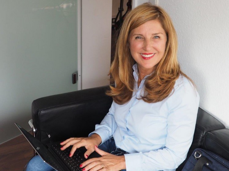Nelly Kostadinova im Office