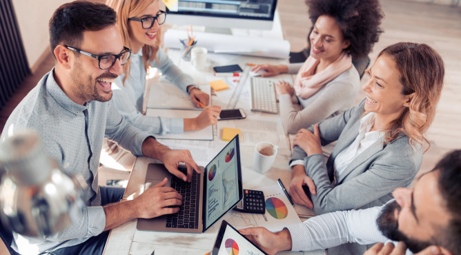 SIE oder DU im Unternehmen? Hauptsache, die Anrede beruht auf Gegenseitigkeit! Titelbild zu »Meine 52 besten Tipps für dein starkes Unternehmen 2021 – Tipp 28: SIE oder DU im Unternehmen? Hauptsache, die Anrede beruht auf Gegenseitigkeit!«